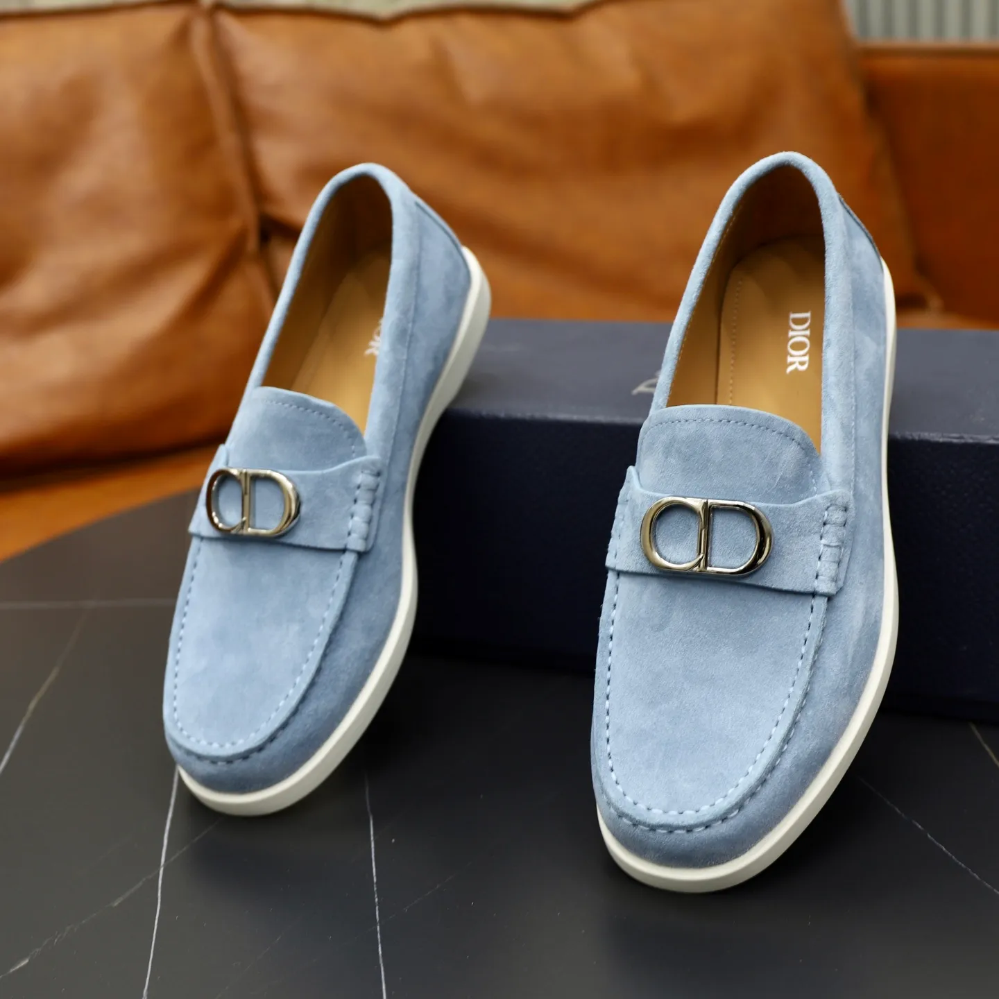 Ex-factory price: 540🙅‍♂️🙅‍♂️🙅‍♂️ Brand: Dior DIOR Standard code: Men's code 38/44 (45 can be customized) Grade: Same as the official website Material: Original cowhide stitching, cowhide lining, original TPU wear-resistant soft outsole Style categories: Leisure and sports version, footwear for driving, young fashion, European and American trends, British style Color: actual picture color